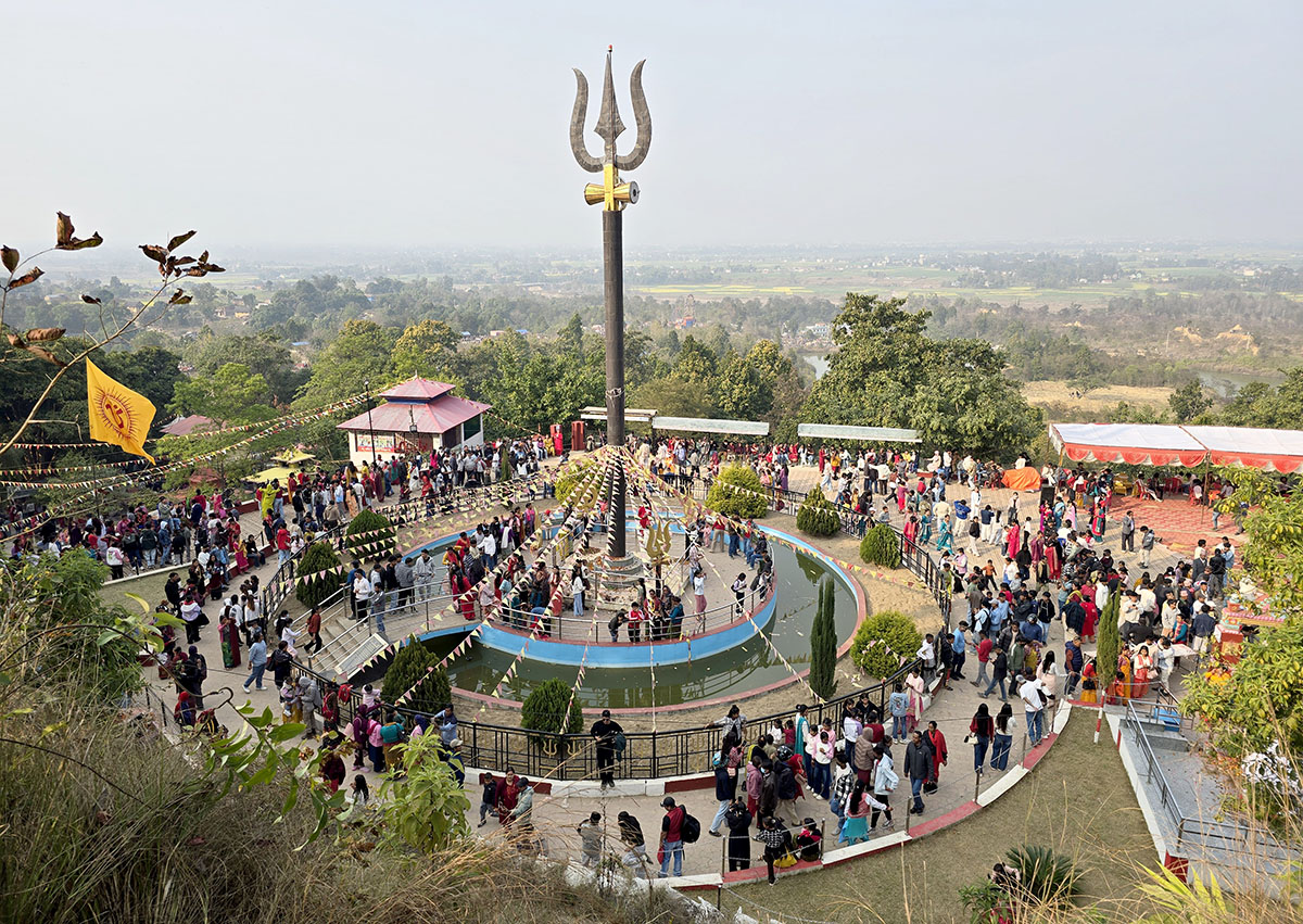 घोराहीको पाण्डवेश्वर महादेव मन्दिरमा ५५ फिट उचाइको त्रिशूल आन्तरिक पर्यटकको आकर्षण